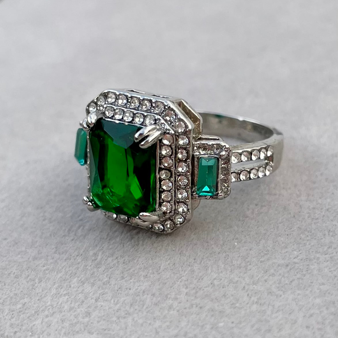 Elayn Ring