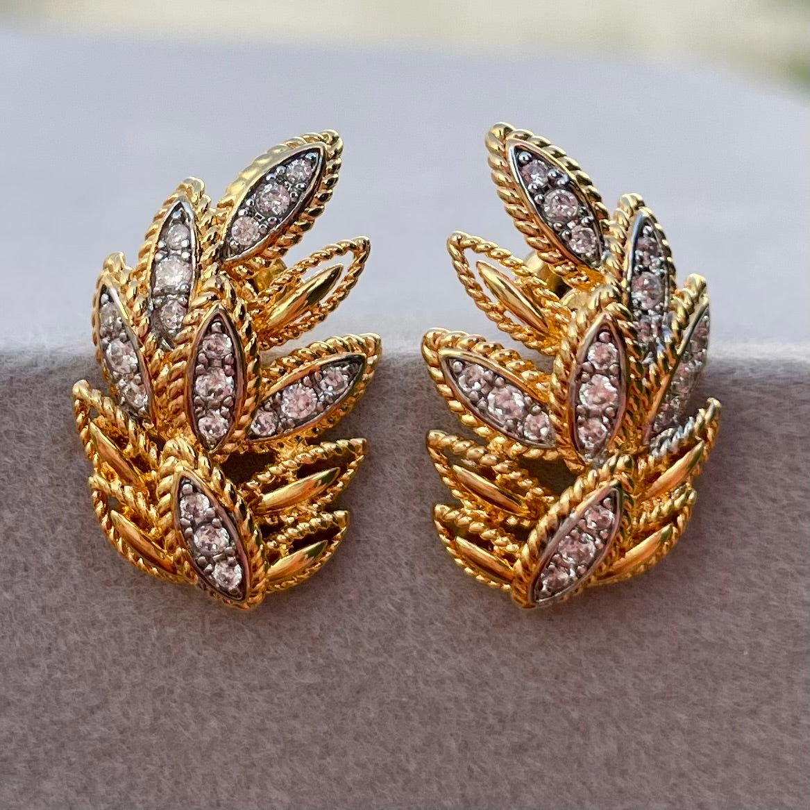 Gold leaves