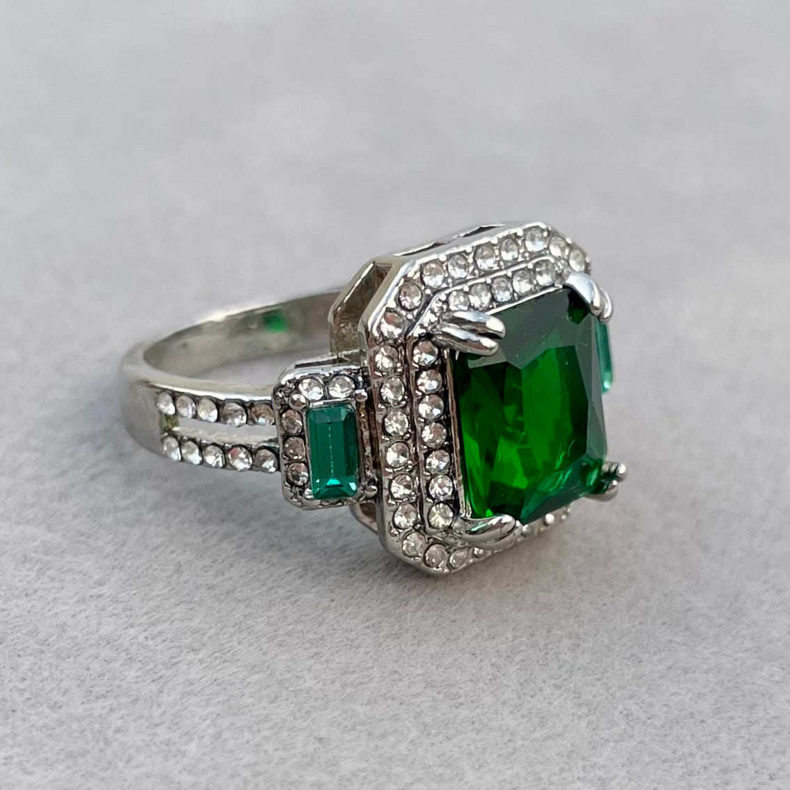 Elayn Ring