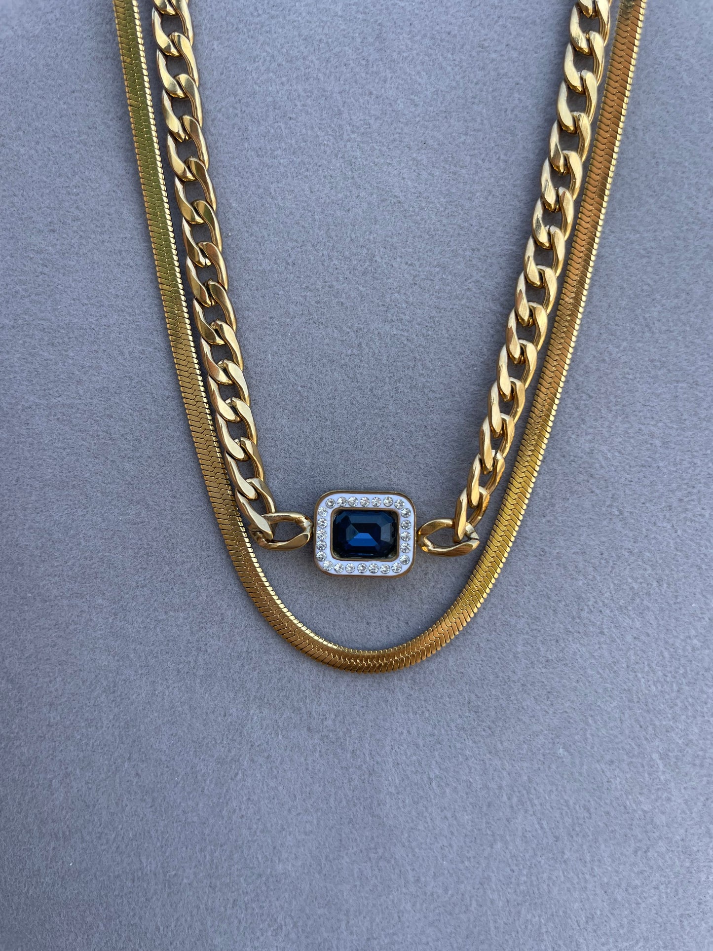 Anoe necklace